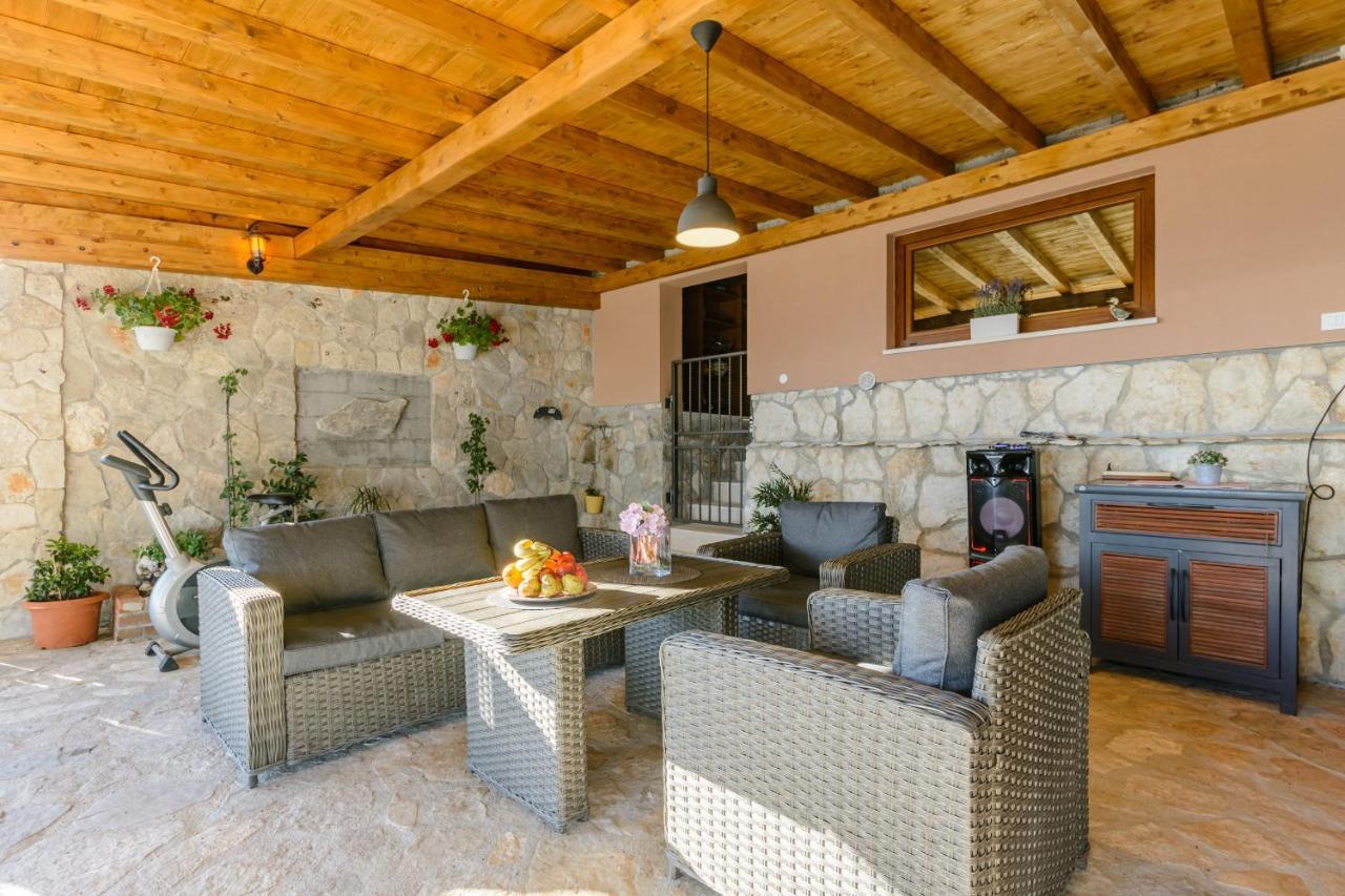 Villa Secluded Paradise Omis Ngoại thất bức ảnh